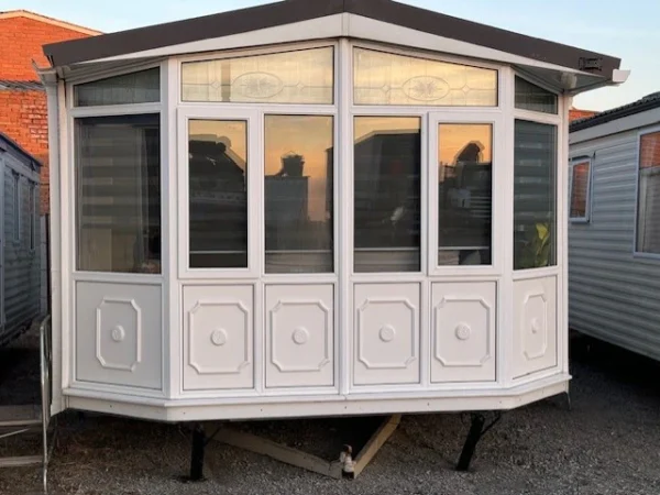 Cosalt Monaco Mobilheim mit 2 Schlafzimmern (11 m x 4 m)