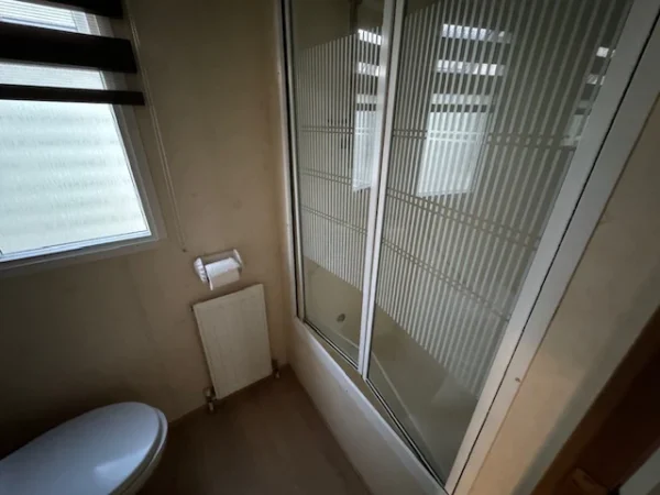 Cosalt Monaco Mobilheim mit 2 Schlafzimmern (11 m x 4 m)