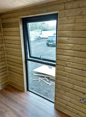 Heimbüro aus Holz