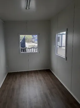 BÜROCONTAINER 21 M2 MIT TOILETTE
