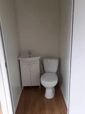 BÜROCONTAINER 21 M2 MIT TOILETTE