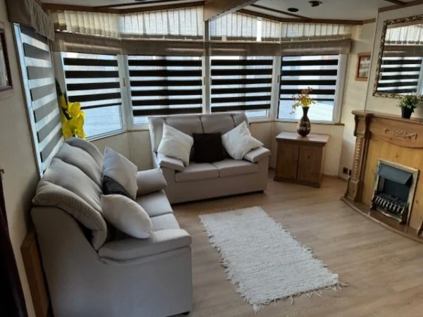 Cosalt Monaco Mobilheim mit 2 Schlafzimmern (11 m x 4 m)