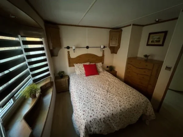 Cosalt Monaco Mobilheim mit 2 Schlafzimmern (11 m x 4 m)
