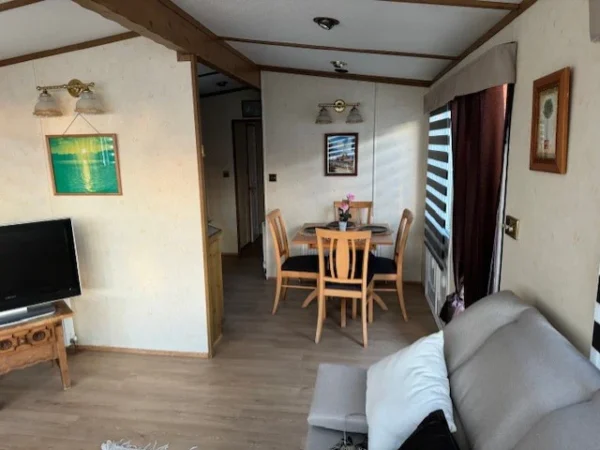 Cosalt Monaco Mobilheim mit 2 Schlafzimmern (11 m x 4 m)