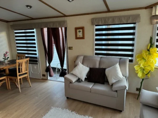 Cosalt Monaco Mobilheim mit 2 Schlafzimmern (11 m x 4 m)