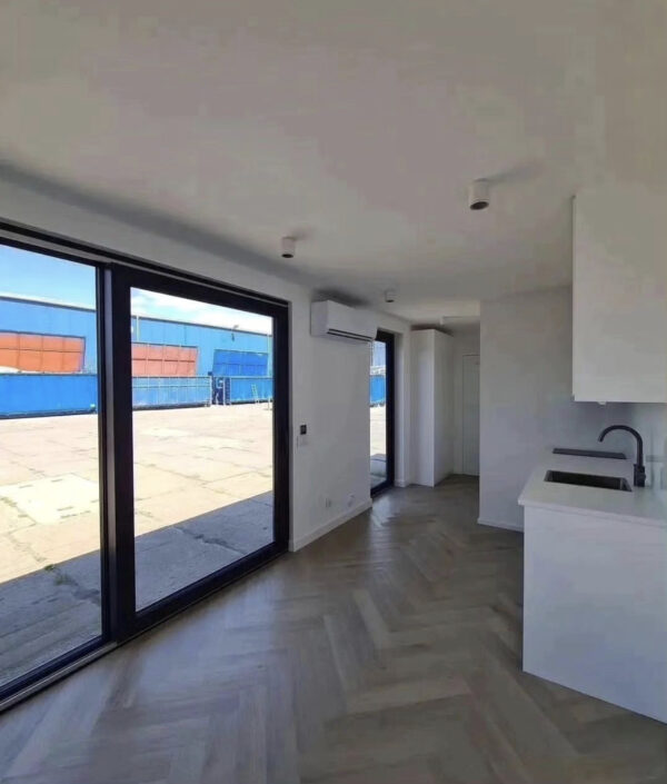 12-Meter-Containerhaus / Abmessungen: 12 x 2,4 Meter, Gewicht: 4.100 kg