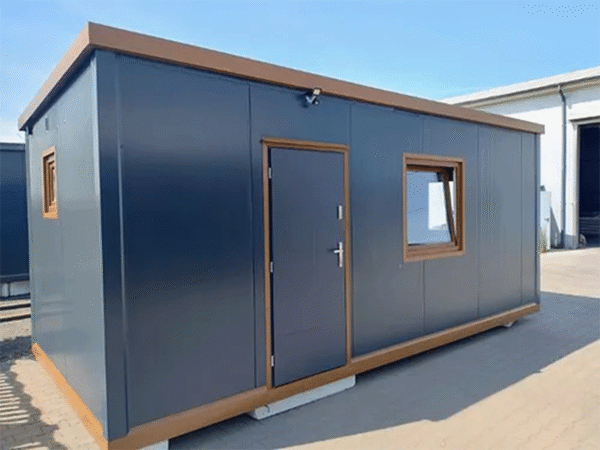 BÜROCONTAINER 21 M2 MIT TOILETTE