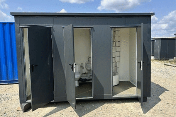 Contenedor Sanitario 3 Cabinas (WC, Urinario + Caldera, Ducha)