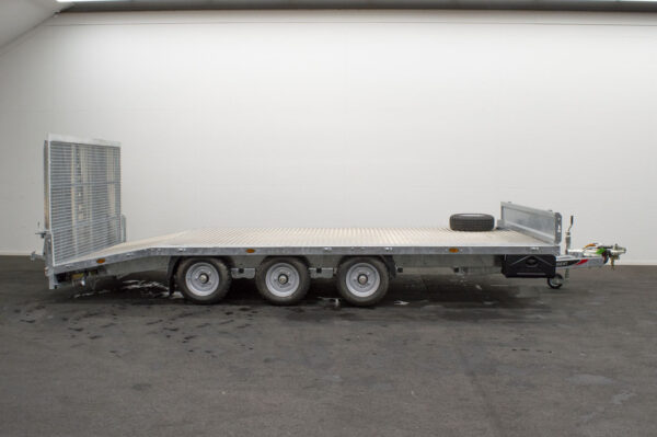 Nugent Maschinentransporter B5523T Beavertail Alu + Heckklappe