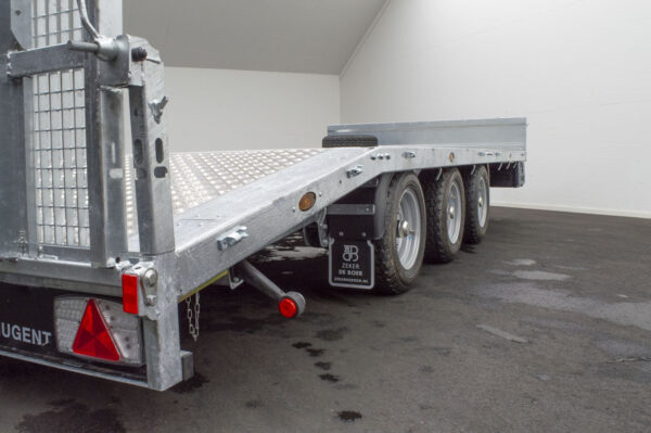 Nugent Maschinentransporter B5523T Beavertail Alu + Heckklappe