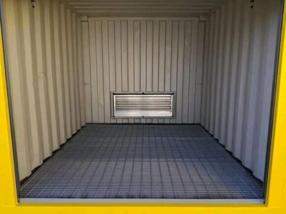Container 10×9,6 Fuß mit Rolltor