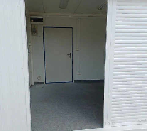 Gewerbecontainer 300x350 mit geteilten Rolltoren vorne + Hecktür