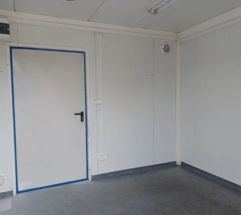Gewerbecontainer 300x350 mit geteilten Rolltoren vorne + Hecktür